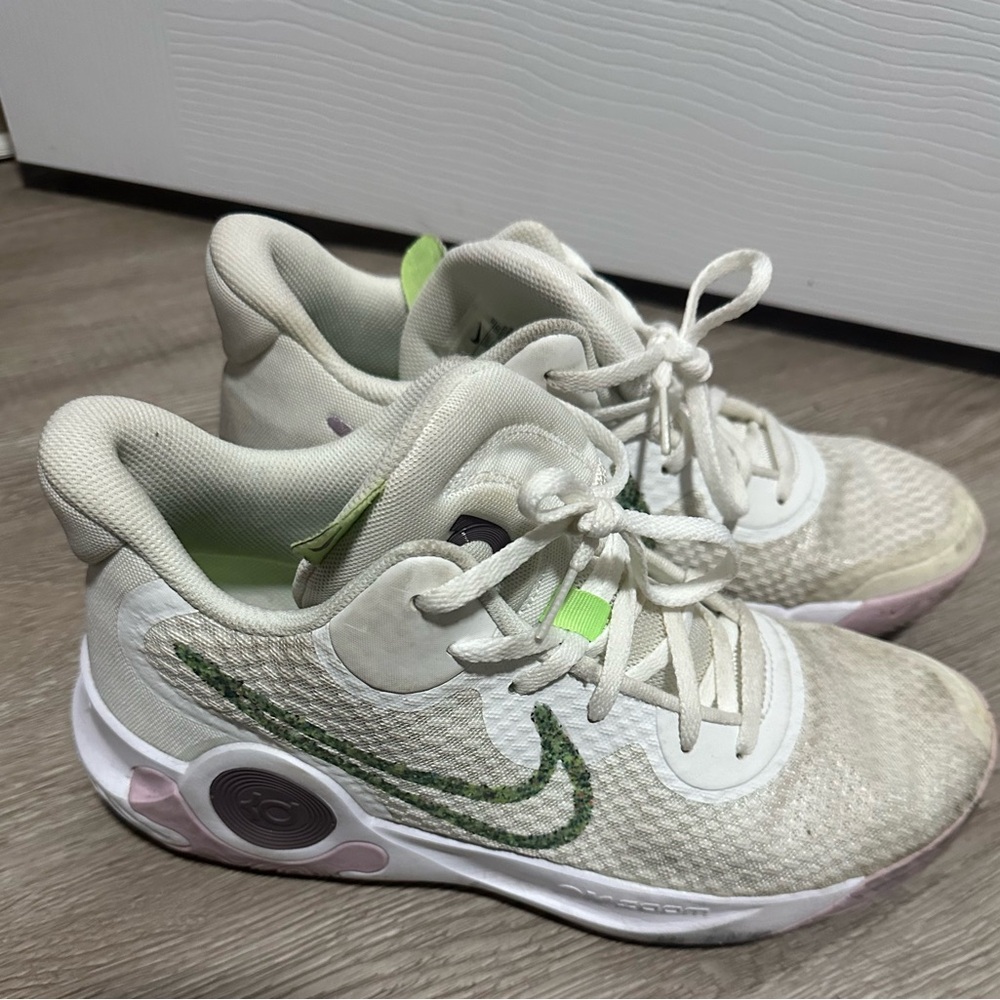 Nike KD Trey5 IX men’s 10 White and Green Athletic Shoes